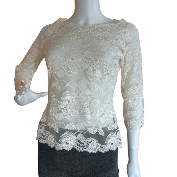 JOSIE NATORI
Imagine Allover
Lace Top Color: Warm White size M/L 
Good condition - Picture 4 of 13